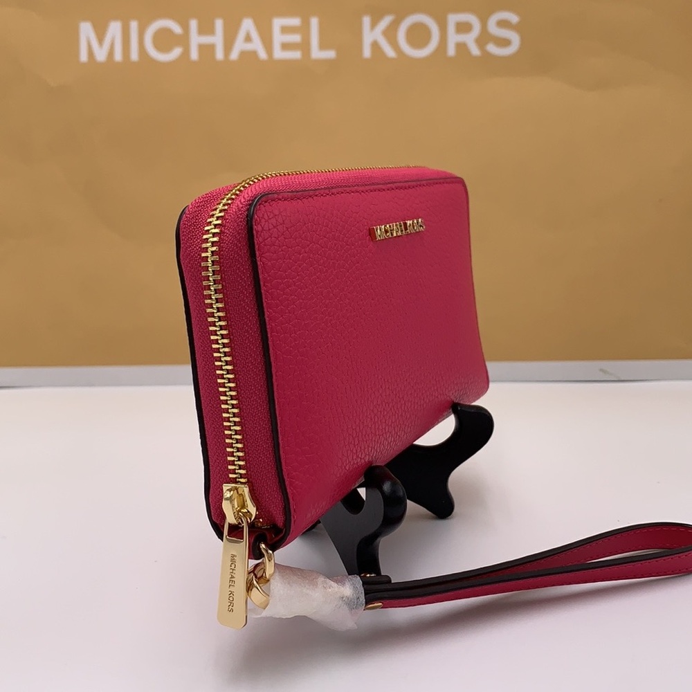 Michael Kors Large Flat  Multifunctional Phone Case Electric Pink color - Picture 2 of 11